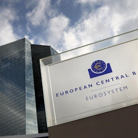 EKP on pitänyt ohjauskorkonsa tasan nollassa ja talletuskoron –0,4 prosentissa keväästä 2016 lähtien. LEHTIKUVA/AFP