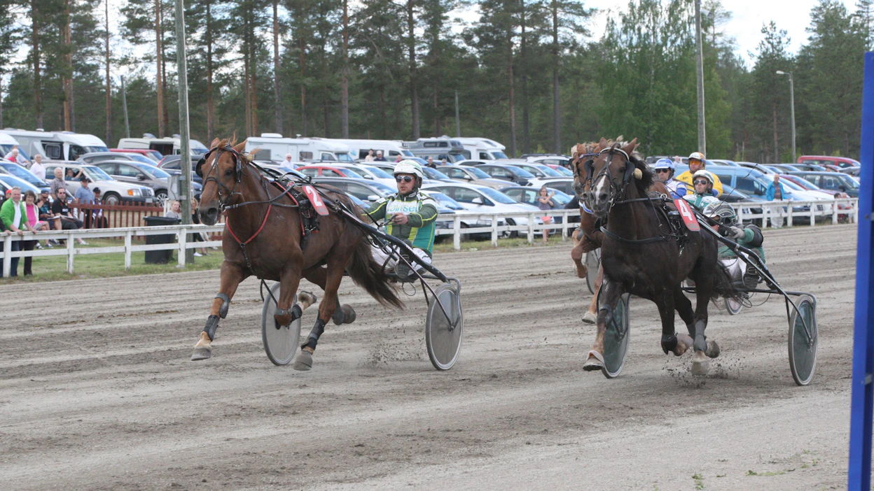 Vixuksen ja Metkutuksen loppusuoran kamppailu oli jokseenkin yhtä jännittävä, kuin Vixuksen ja Tureliuksen taisto edellisiltana samalla loppusuoralla.