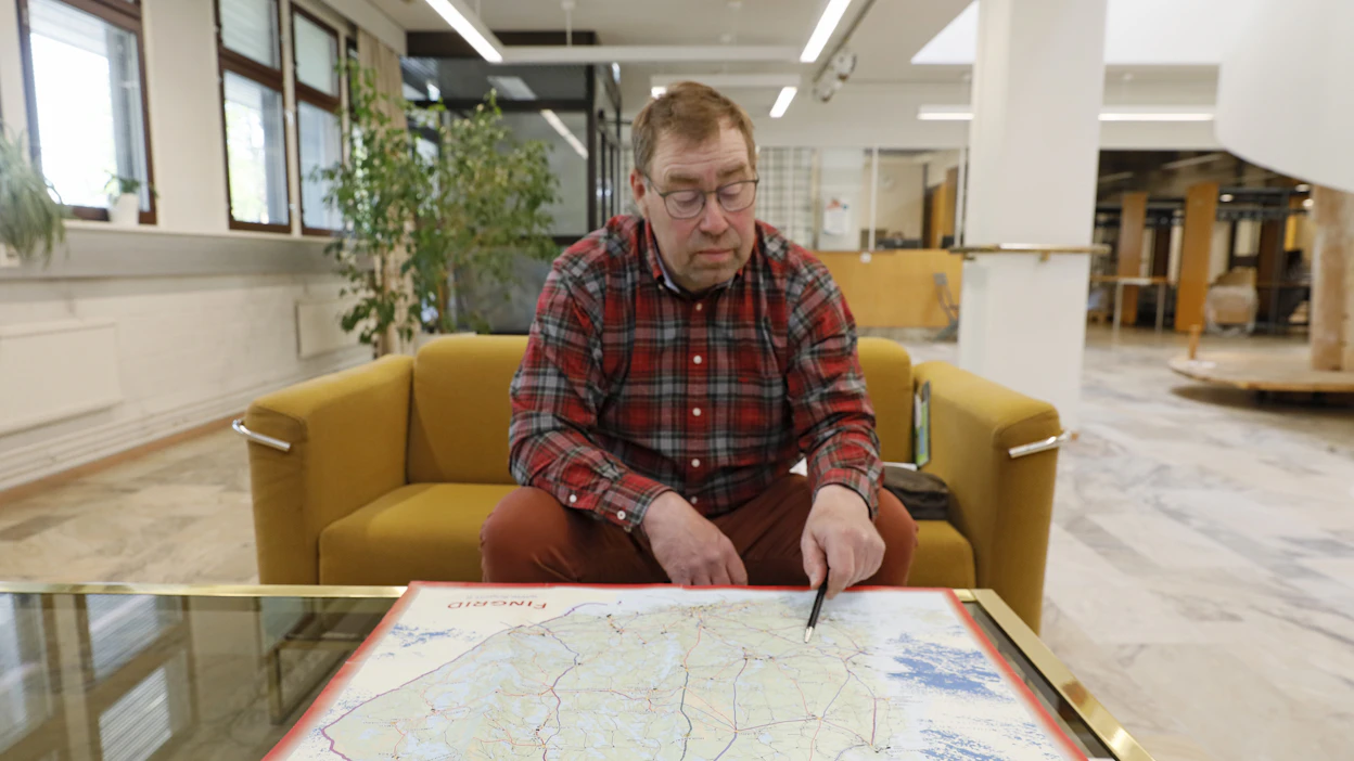 Jättimäistä aurinkovoimalaa suunnitellaan Huittisten taajaman lounaispuolen metsäiselle alueelle. Kalle Kuiko on yksi yli kahdestakymmenestä maanomistajasta, jotka ovat vuokranneet maitaan hankeyhtiölle.