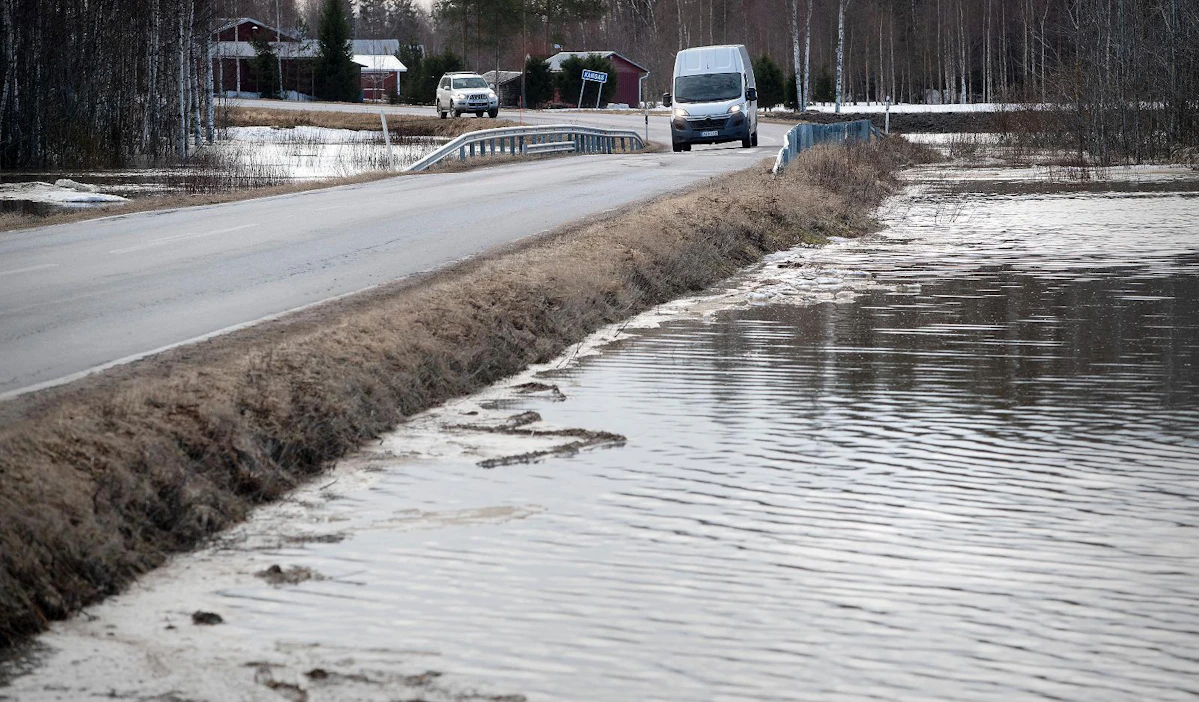Suomen Ilmastopaneelin tuoreessa raportissa selvitettiin ilmastonmuutoksen vaikutuksia maakunnissa sekä niiden suunnitelmia varautua ilmaston lämpenemiseen. Monin paikoin tarvitaan tulvasuojelua sekä liikenneturvallisuuden ja tiestön kunnon varmistamista.