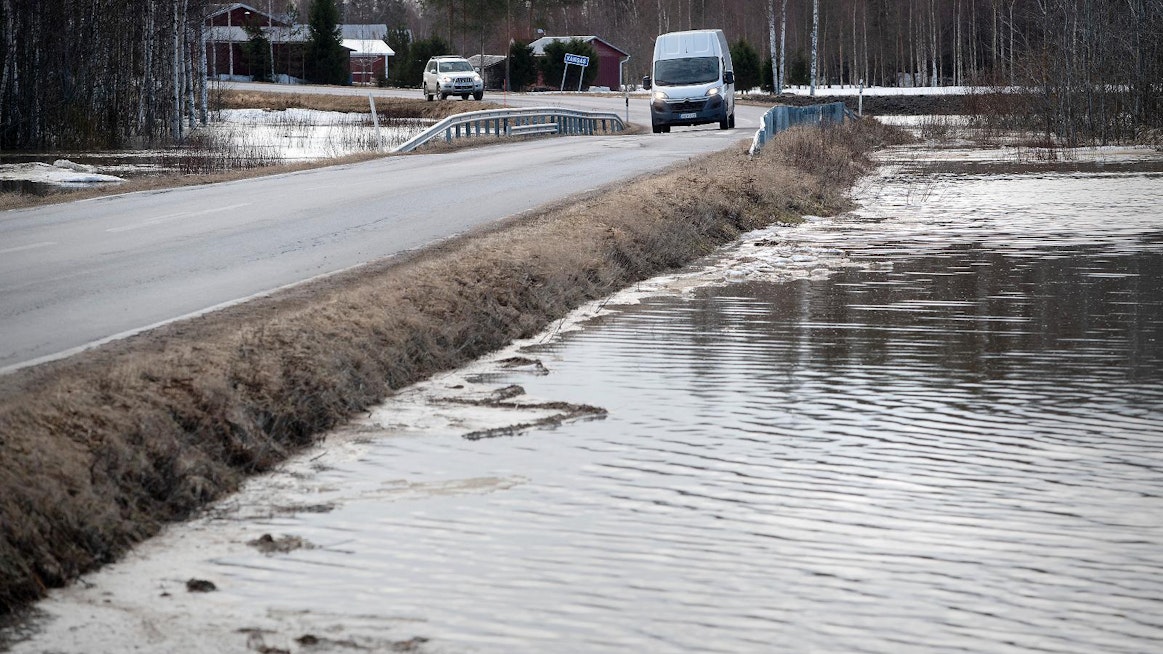 Suomen Ilmastopaneelin tuoreessa raportissa selvitettiin ilmastonmuutoksen vaikutuksia maakunnissa sekä niiden suunnitelmia varautua ilmaston lämpenemiseen. Monin paikoin tarvitaan tulvasuojelua sekä liikenneturvallisuuden ja tiestön kunnon varmistamista.