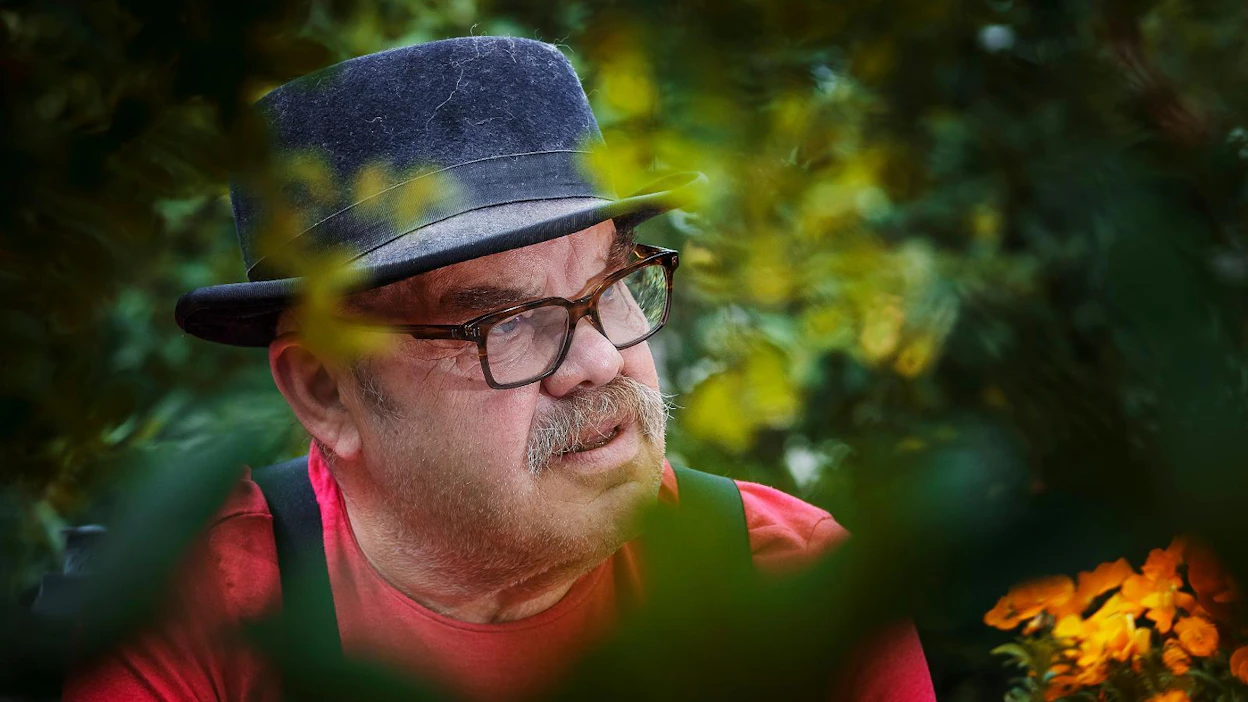 Joensuun kesäteatterissa esitetään parhaillaan Jaakko Tepon lauluihin ja tarinoihin perustuvaa musiikkikomediaa Toivo Ryynäsen elämä ja teot.