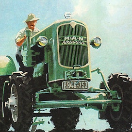 Oy Laatuvaunu Ab:n v.1950 tuomat neljä MAN Ackerdiesel -traktoria aloittivat maataloutemme 4-vetokauden. 30-hevosvoimainen AS 330 A ei ollut takavetoisia saksalaismerkkejä kalliimpi, mutta diesel-Majoriin verrattuna hintaa kertyi kaksinkertaisesti. Kaikkiaan Suomeen tuli n. 400 &quot;Mannea&quot;, joista suurin osa 4-vetoina. 60-luvun puolella, jolloin kysyntä oli suurimmillaan, maahantuojana toimi OTK.