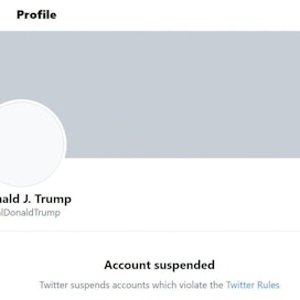 Kuvakaappaus väistyvän presidentin Donald Trumpin käyttäjätilistä sen jälkeen, kun Twitter kertoi jäädyttäneensä tilin pysyvästi. LEHTIKUVA/AFP