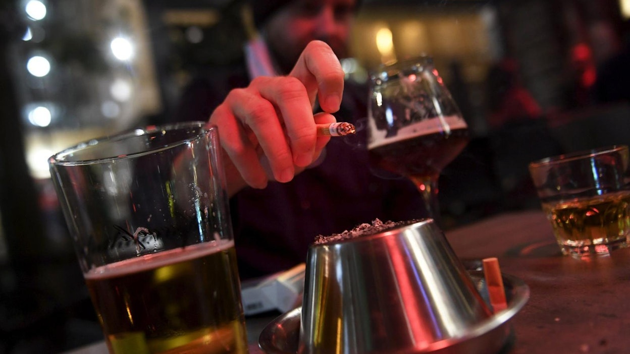 Kevennys koskee sekä ruokaravintoloita että baareja.