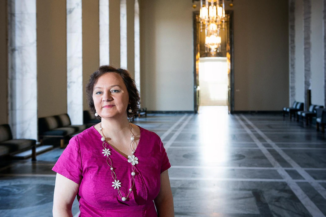 Eduskunnan maa- ja metsätalousvaliokunnan puheenjohtaja Anne Kalmari (kesk.) haluaa lisää resursseja maataloustutkimukseen.