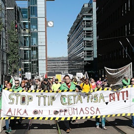 Kanadan ceta-sopimusta ja USA:n TTIP-sopimusta vastaan on osoitettu mieltä ympäri Eurooppaa. Toukokuussa järjestettiin mielenosoitus Helsingissä.