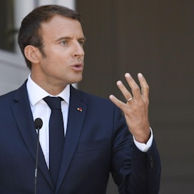 Ranskan presidentti Emmanuel Macron on sanonut haluavansa, että Ranska johtaa maailman talousmahdit fossiilisten energialähteiden ja ydinvoiman ääreltä uusiutuvan energian pariin. LEHTIKUVA/AFP