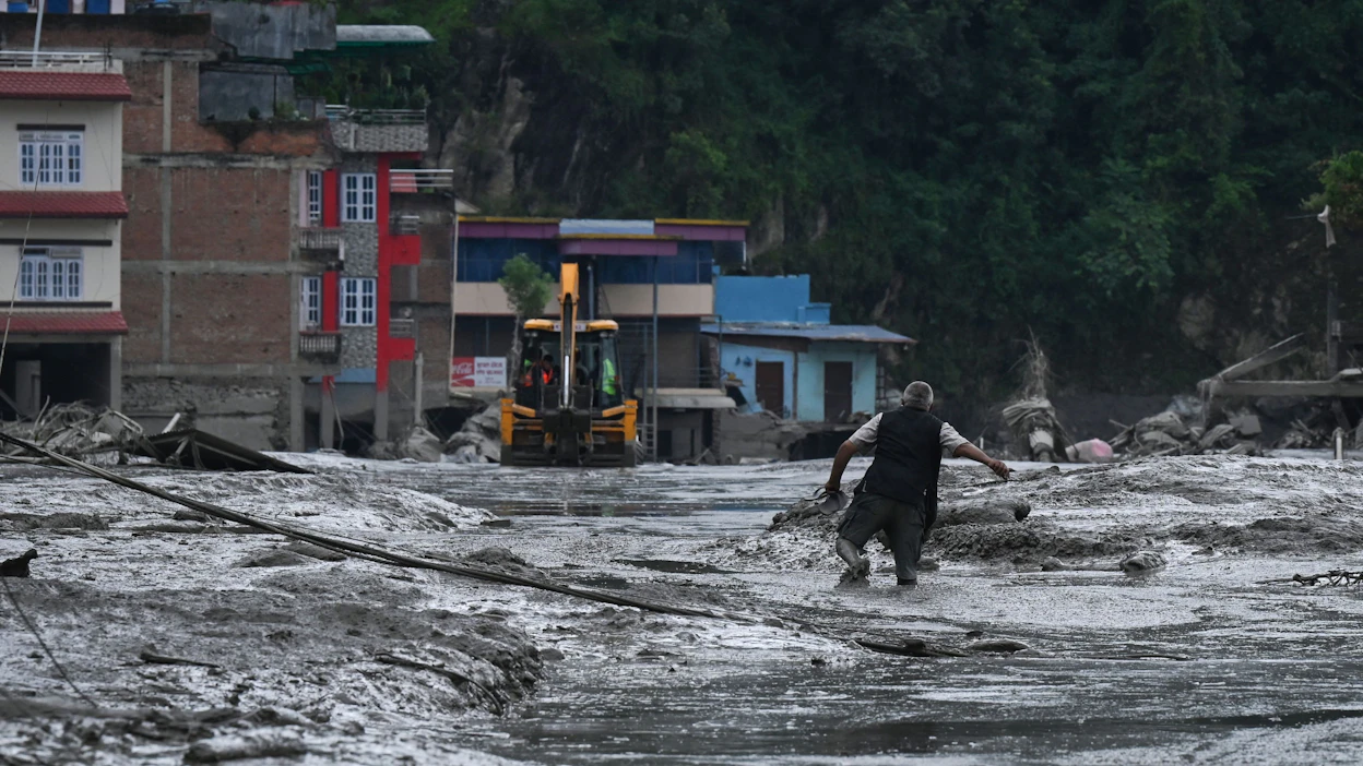Nepalin tulvissa on kuollut ainakin toistasataa ihmistä. AFP/LEHTIKUVA.