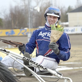 Erik Lindegren ohjastaa kierroksen luotetuinta hevosta Ackuratessia, joka kilpailee neljännessä Toto86-kohteessa.
