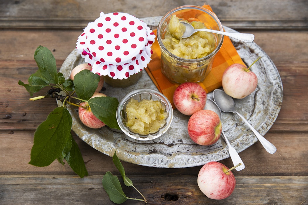 Omenahillokkeen teko ei ole vaikeaa ja näillä mausteilla siitä tulee  superhyvä lisuke - Ruoka - Maaseudun Tulevaisuus