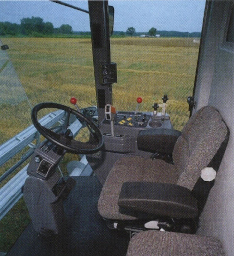 98GleanerC62ohjaamo