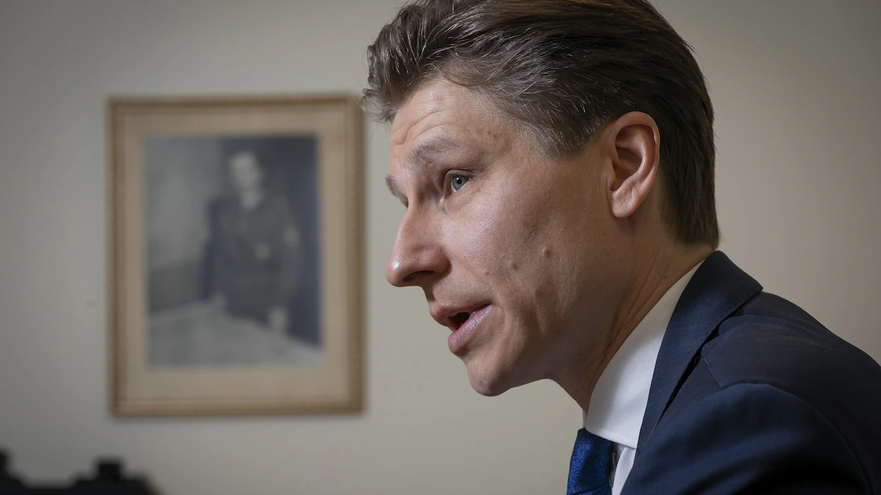 Puolustusministeri Antti Häkkänen pitää tärkeänä, että Suomen puolustusteollisuus vahvistuisi tulevien hankintojen myötä.