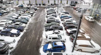 Pysäköintipaikkojen puute ja toisaalta niiden maksullisuus harmittavat autoilijoita.