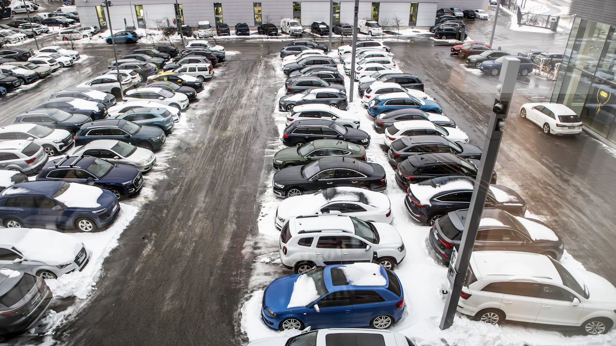 Pysäköintipaikkojen puute ja toisaalta niiden maksullisuus harmittavat autoilijoita.