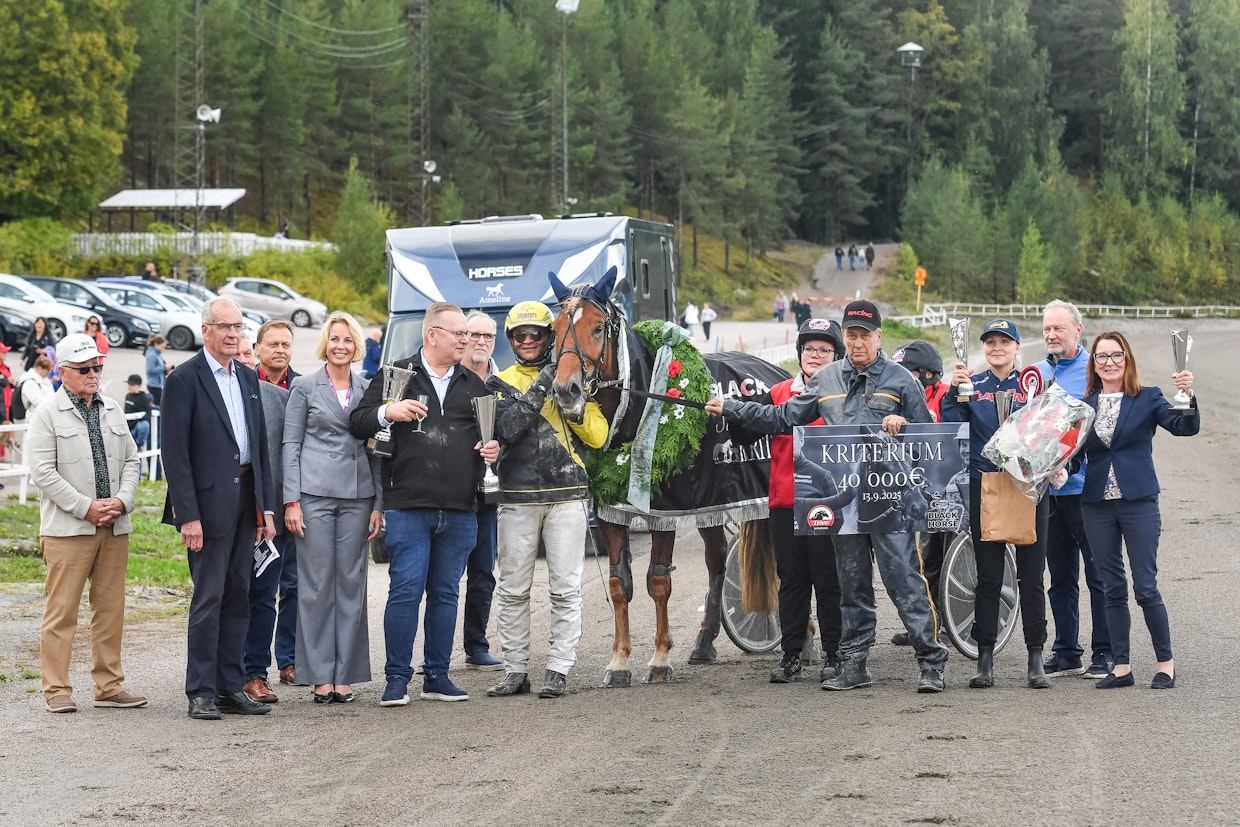 Henri Bollström ohjasti Campparin Kriteriumin voittoon syyskuussa Teivossa.
