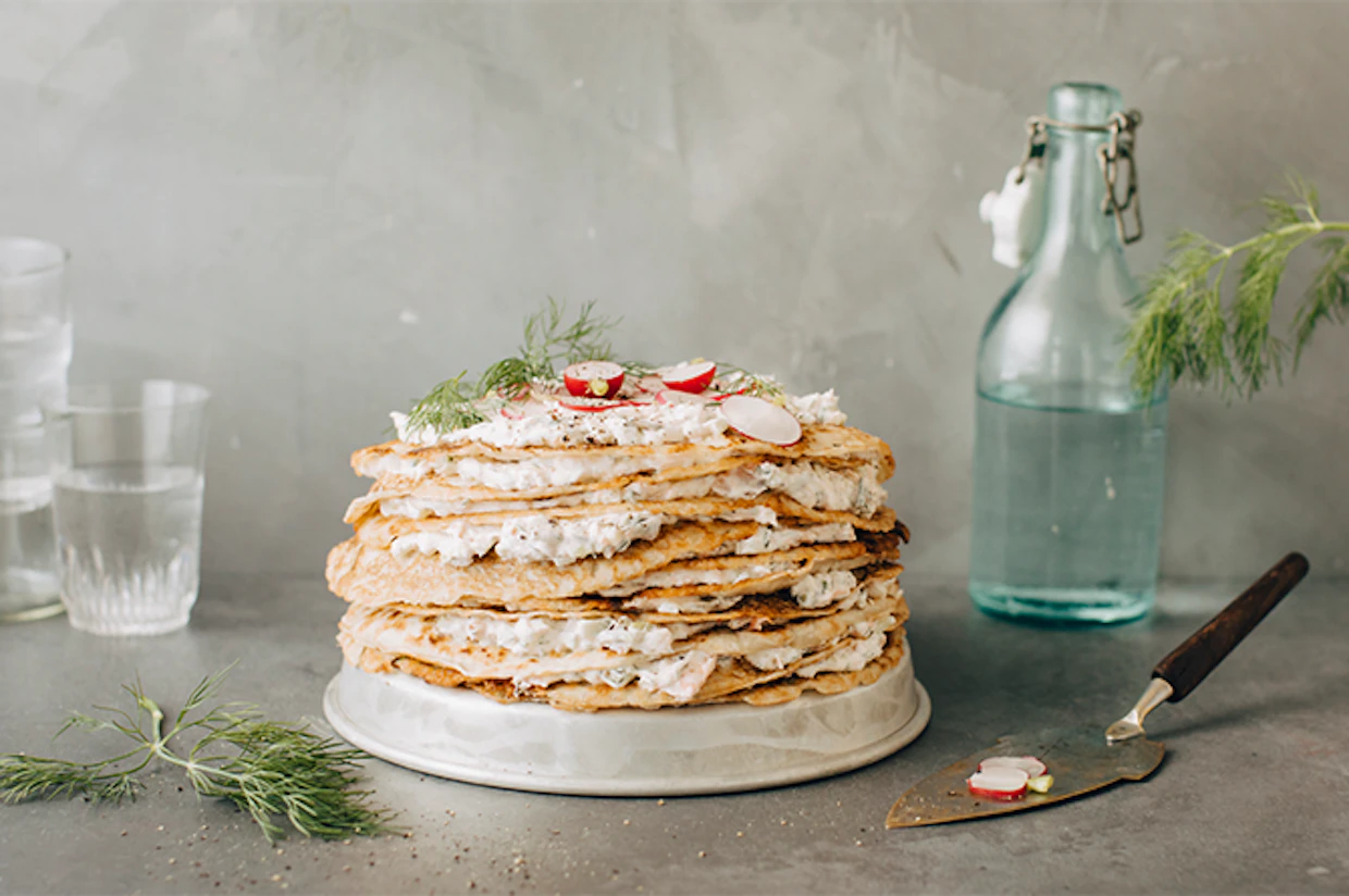 Suolainen lettukakku savulohella