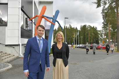 Kansanedustajat Heikki Autto ja Sari Multala kertovat MT:lle seisovansa maanomistajien omaisuudensuojan takana. Kokoomusväki on tänä viikonloppuna koolla Porissa puoluekokouksessaan.