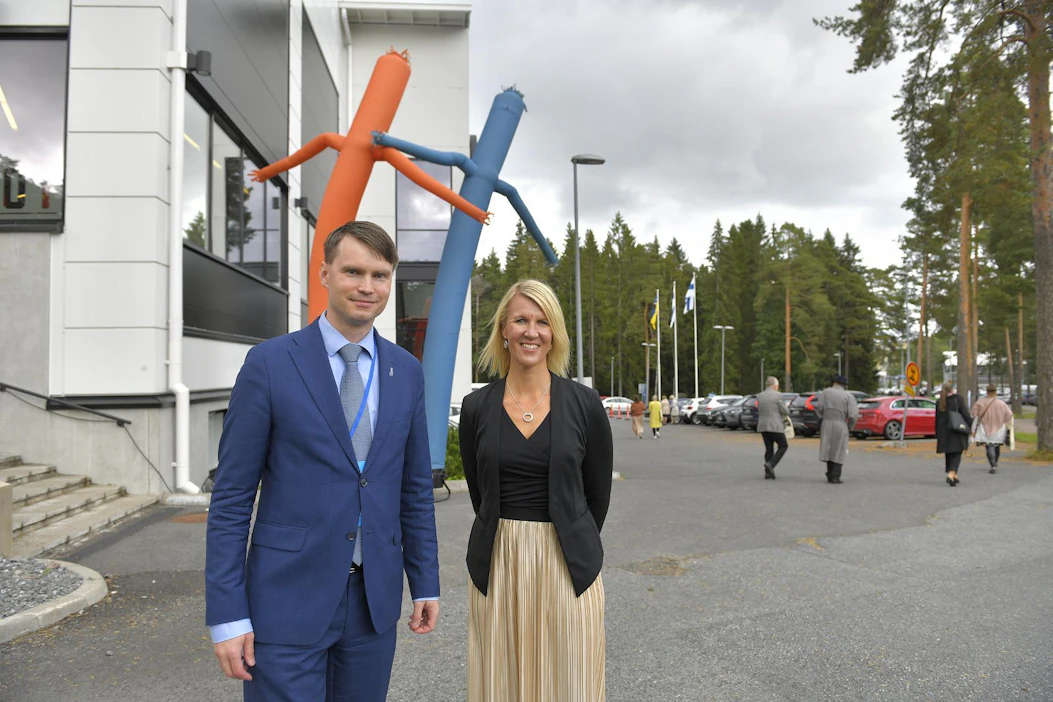 Kansanedustajat Heikki Autto ja Sari Multala kertovat MT:lle seisovansa maanomistajien omaisuudensuojan takana. Kokoomusväki on tänä viikonloppuna koolla Porissa puoluekokouksessaan.
