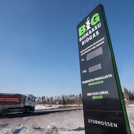 Liikennekaasun hinta on pysytellyt Stormossenin kahdella tankkauspisteellä vuosia samana.