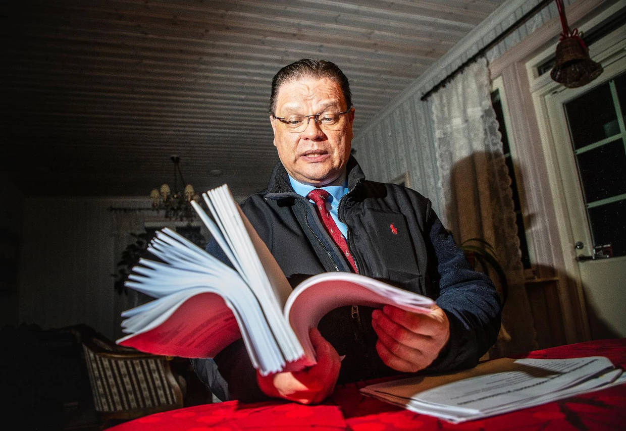 Yli kolmen vuoden maa-ainestaistelu tuotti paksun mapillisen paperia. Samalla joutui syventymään perusteellisesti alan byrokratiaviidakkoon, Ralf Sontag Vantaalta toteaa.