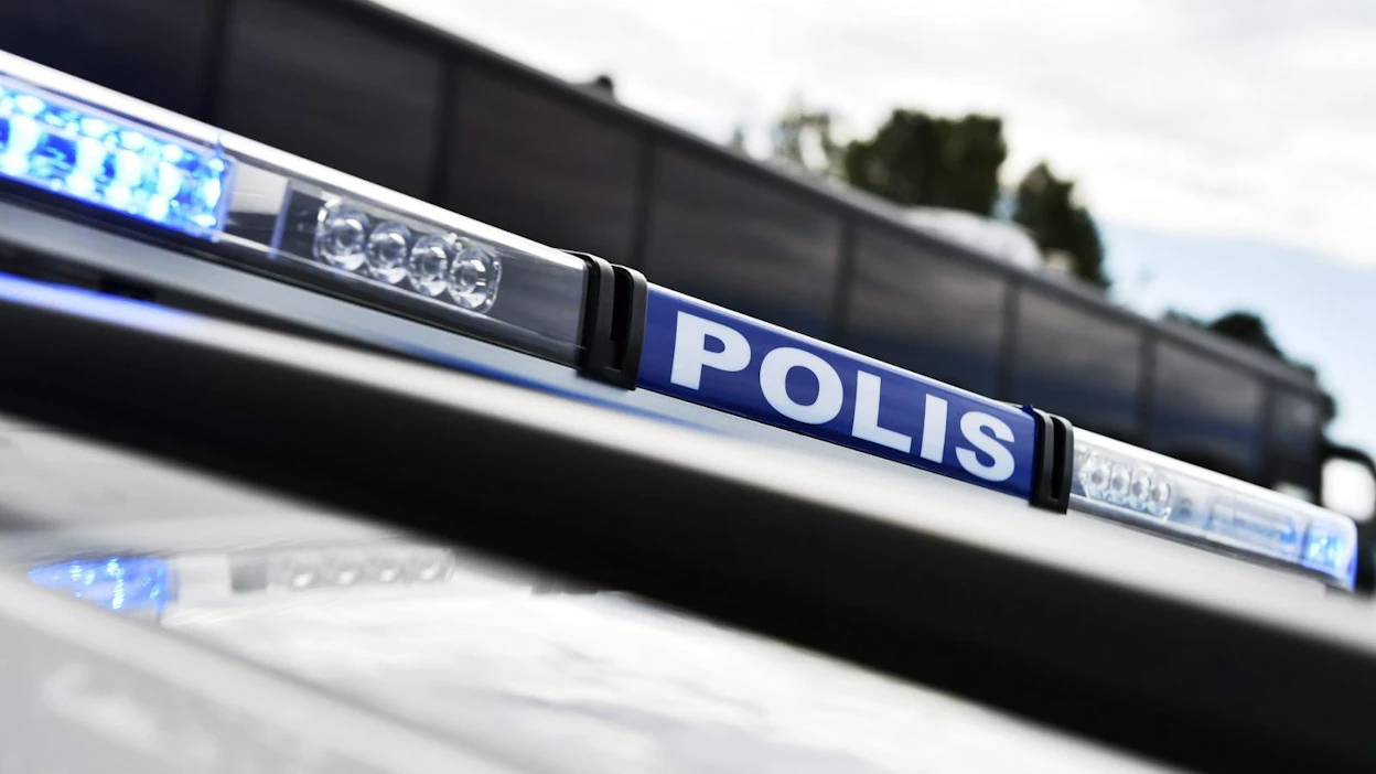 Nainen oli toiminut omaishoitajana muistisairaalle vanhukselle, joka oli edunvalvonnan piirissä, poliisi kertoo.