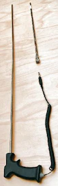 Kuvassa 50 cm piikkianturi, joka on tarkoitettu paalien mittaamiseen. Heinänkosteusanturit sopivat myös Wilen vanhempiin  laitteisiin. Vasemmalla on 100 cm lämpöanturi, joka voidaan kytkeä uusiin heinä- ja viljamittareihin. Lämpötilan mittaus tarkentaa kosteuden mittausta.