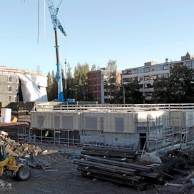 Puukerrostalo rakenteilla Helsingin Pukinmäessä.