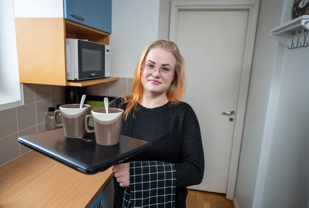 Hämeenlinnalainen Sonja Hämäläinen valmistuu pian tarjoilijaksi. Aikaisemmalta ammatiltaan hän on kuorma-autonkuljettaja.
