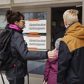 Tutkimus on ensimmäinen laaja selvitys suomalaisten äänestämisestä ja äänestysperusteista kuntavaaleissa. LEHTIKUVA / RONI REKOMAA