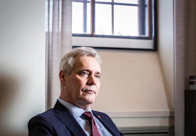 Antti Rinne pitää metsäteollisuutta yhä tulevaisuuden alana ja arvostaa viljelijöiden työtä.