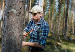 Eemeli Piesala Petäjävedeltä on tehnyt hiilisopimuksen Green Carbonin kautta. Metsikkö lannoitettiin viime vuonna ja tänä vuonna on vuorossa ensimmäinen korvaus puuston lisäkasvusta.