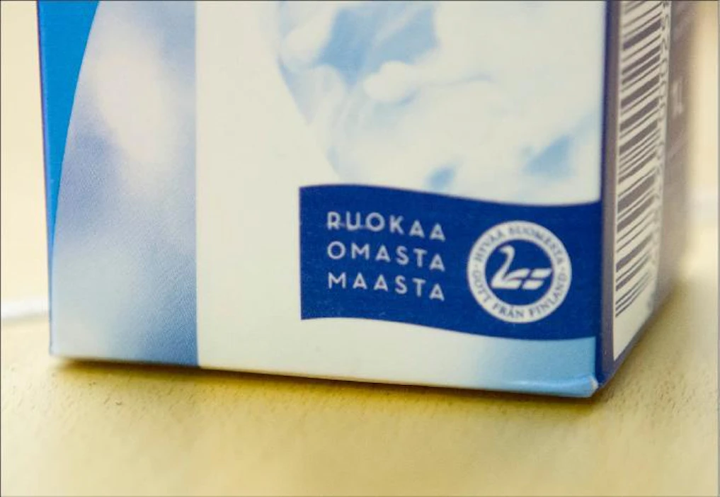 Joutsenlipulla merkitty liha, kala, kananmuna ja maito ovat sataprosenttisesti suomalaisia. Muissa elintarvikkeissa suomalaisuusasteen on oltava vähintään 75 prosenttia. Markku Vuorikari