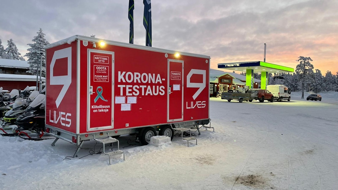 Yksityinen testaaja 9lives on laittanut Saariselällä kojunsa huoltamon viereen, ja toinen on Ivalon lentoasemalla.