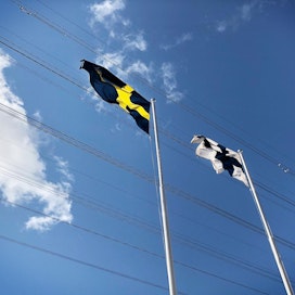 Kansainvälisessä politiikassa ei kannata jäädä yksin. Parasta olisi, että Suomi ja Ruotsi hakisivat Nato-jäsenyyttä yhtä aikaa, kirjoittaa mielipidekirjoituksessaan Pauli Kiuru.