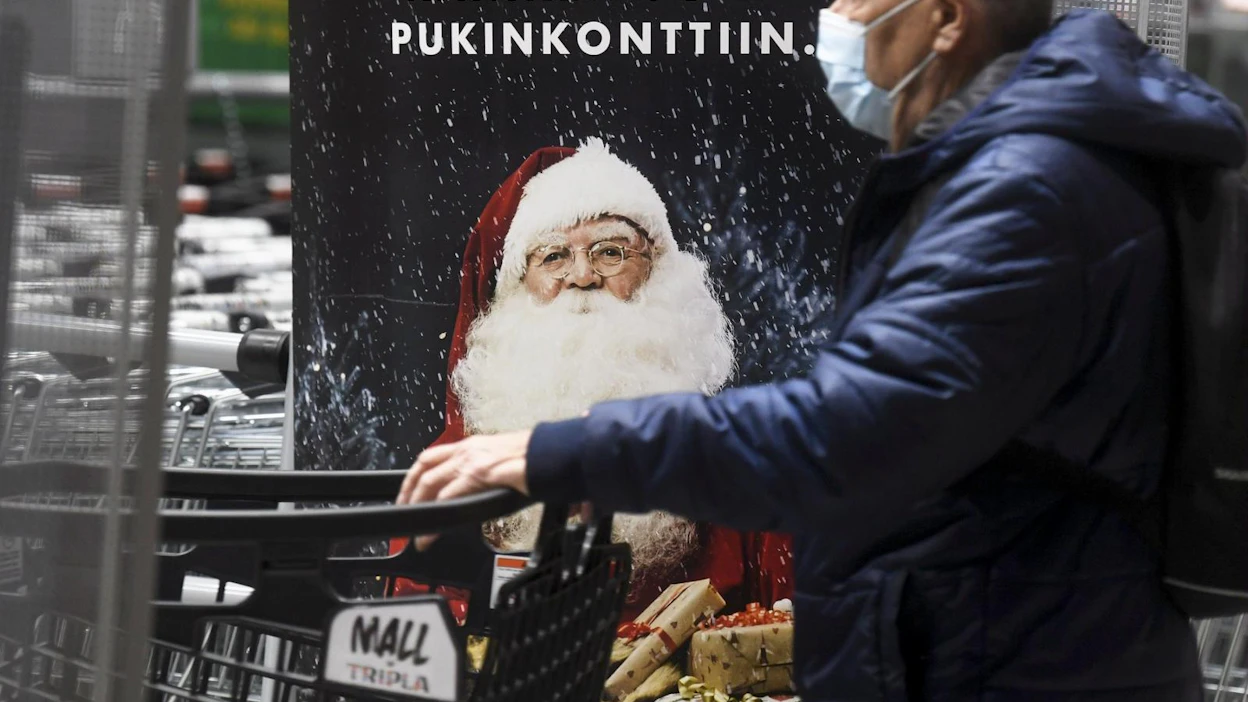 HS-gallupiin vastanneista noin 24 prosenttia kertoi aikovansa kuluttaa rahaa tavallista vähemmän, ja kuusi prosenttia vastanneista aikoo kuluttaa enemmän. LEHTIKUVA / VESA MOILANEN