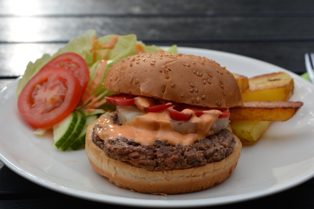 Vegaaniburgeri kelpaisi myös ulkomailla, HoviRuoka arvioi.
