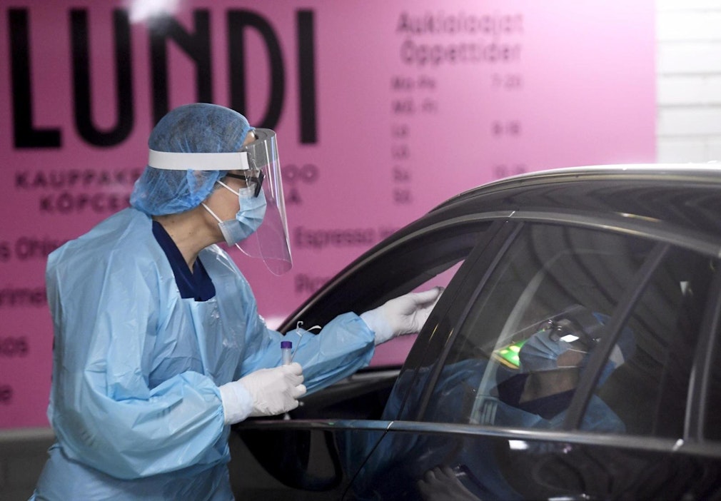 Kaikkiaan koronavirustartuntoja on todettu Suomessa 76 000.