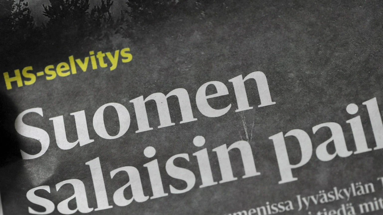 Kotietsinnän perusteeksi poliisi kertoi epäilyn turvallisuussalaisuuden ilmaisemisesta. LEHTIKUVA / Timo Jaakonaho