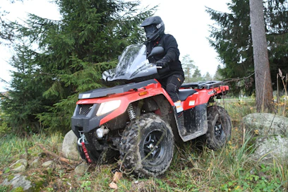 Arctic Cat Allterra 450 on maastossa kohtuullisen hyvä, ohjaus on hieman jäykkä.