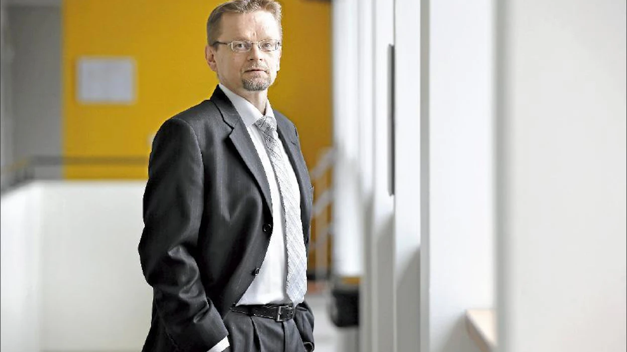 Professori Timo Rothovius ohjeistaa sijoittajia hajauttamaan varojaan vähintään kymmeneen, mutta mieluummin vielä useampaan kohteeseen. Johannes Tervo
