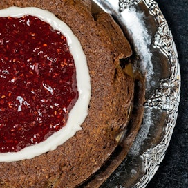 Runebergintortun sijaan voi tehdä kakun, joka tällä kertaa on gluteeniton.