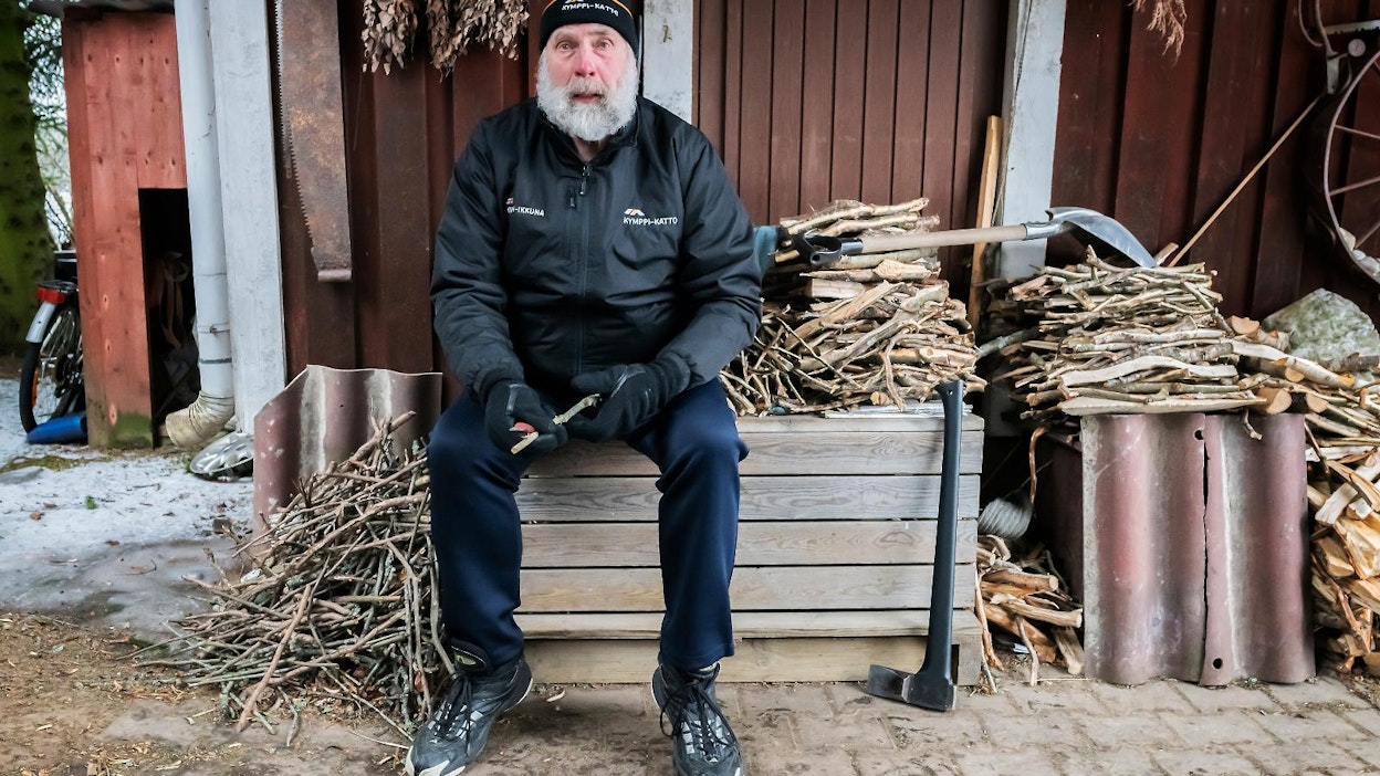 Puuhommat tuovat Juha Miedolle mielenrauhaa.