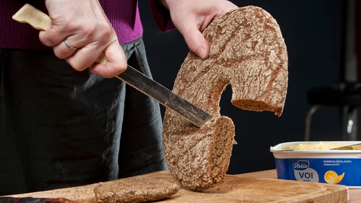 Monissa maissa leipävilja on lähes pelkästään vehnää, mutta Suomessa rukiilla on yhä vahva asema. Suomessa käytetystä rukiista 90 prosenttia eli noin 15 kiloa henkilöä kohti vuodessa on täysjyväruista.