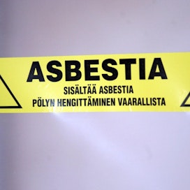 Asbestin käyttö on kielletty Suomessa, mutta nyt havaittavat syöpätapaukset johtuvat 20–30 vuoden takaisista altistumisista. LEHTIKUVA / Kimmo Mäntylä