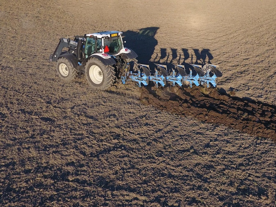 Suomelle paljaan maan kielto olisi ongelmallinen syyskyntöjen takia.