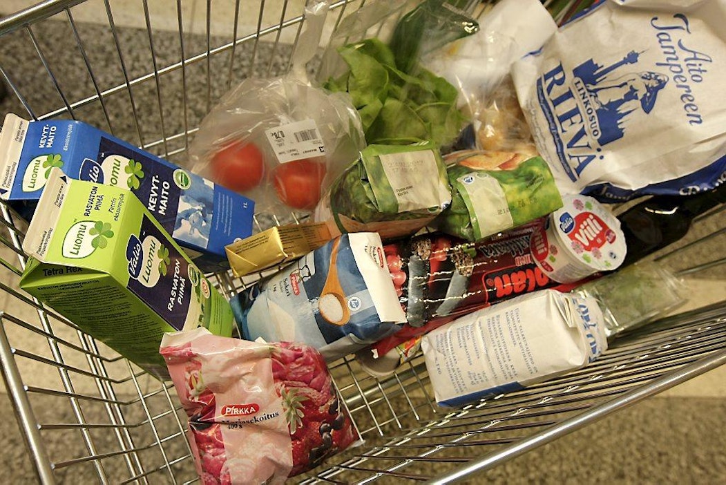 Ruokakauppa, K-market Parila, ruokakori, ostoskori, asiakas.