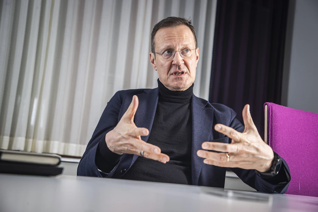 Vielä valtion viljavarastoja ei ole käyty purkamaan, kertoo Huoltovarmuuskeskuksen toimitusjohtaja Janne Känkänen. ”Olemme halunneet odottaa tätä puoliväliriihen ratkaisua.”