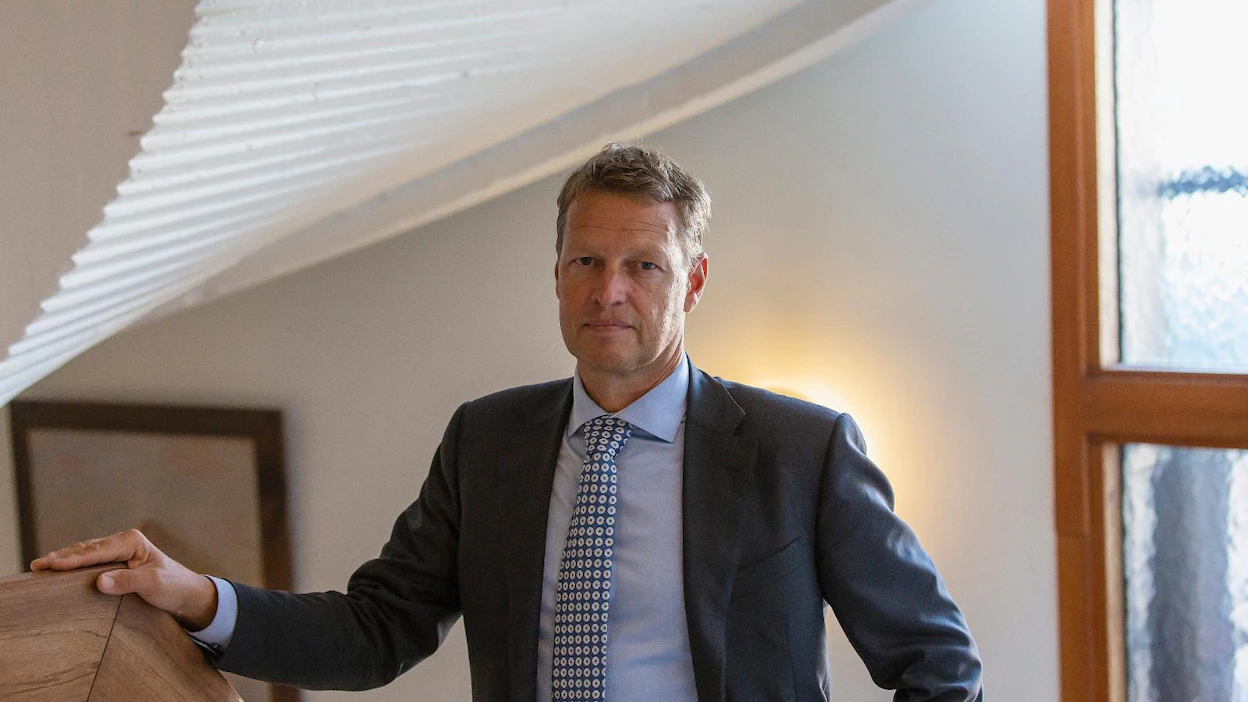 Ålandsbankenin Peter Wiklöfin mukaan yksi ja sama sääntelymalli ei sovi eurooppalaisille jättipankeille ja pienelle vakavaraiselle suomalaispankille.