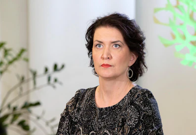 Pirkkalainen odotti vakavana ennakkovaalien tuloksia. Lopullisen tuloksen arvion valmistuttua puoluesihteeri oli kuitenkin yhtä hymyä.